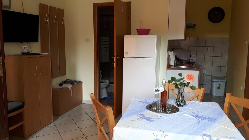 Apartment Krizanovic Malinska Eksteriør billede